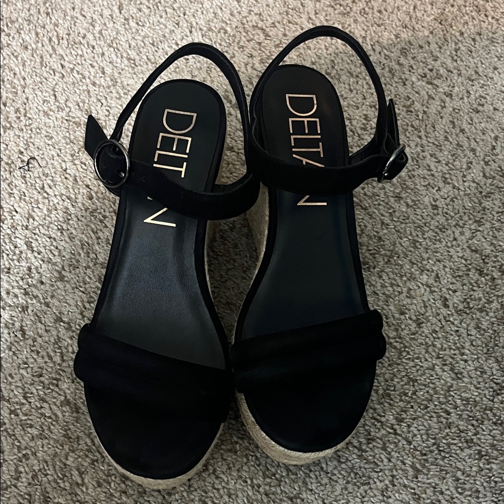 DELTAN Women's Elegant Black Sandals